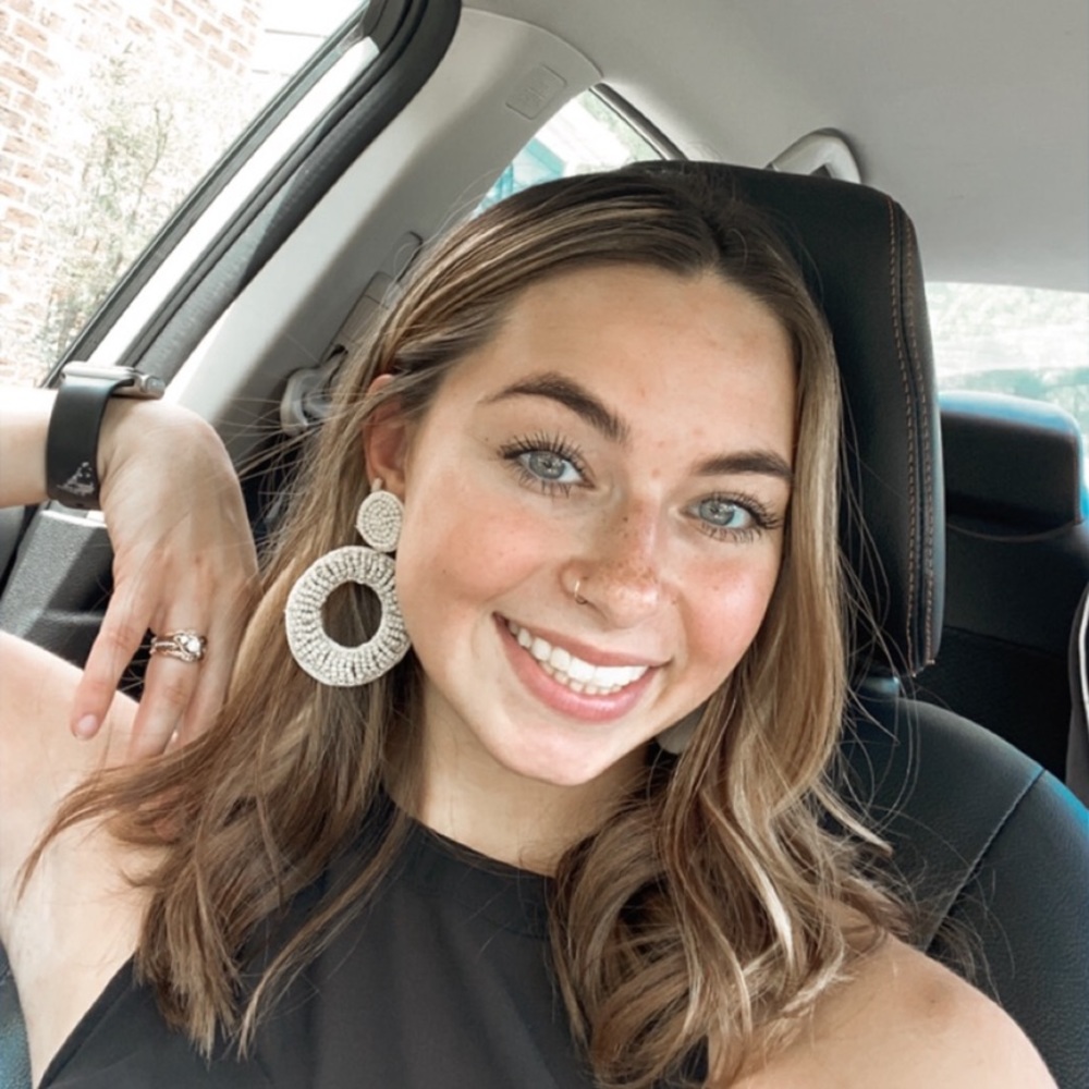 Meet your Posher, Elizabeth Megan!